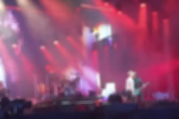 Dave Grohl ajak dokter yang sembuhkan kaki patahnya saat Foo Fighters bawakan lagu 