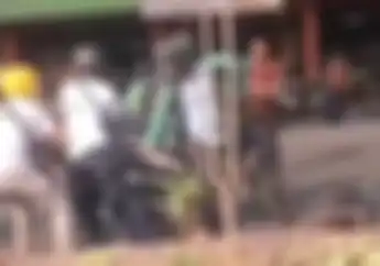 Tegang, Video Polisi Nyamar Driver Ojol Ringkus Bandar Narkoba, Warga Mengira Sesama Pemotor Berkelahi
