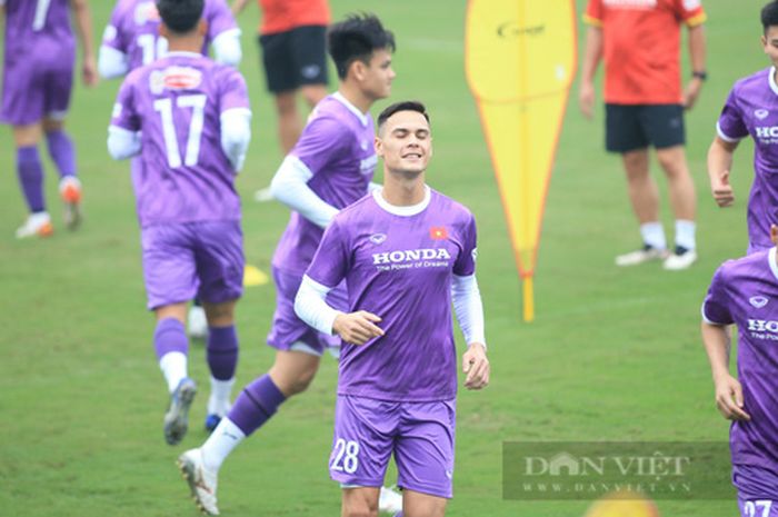Adriano Schmidt menjalani sesi latihan pertamanya bersama Timnas Vietnam.