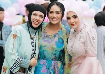 Kompak Pakai Baju Pink, Krisdayanti Foto Bareng Ashanty dan Geni Faruk Pasca Aurel Hermansyah Melahirkan