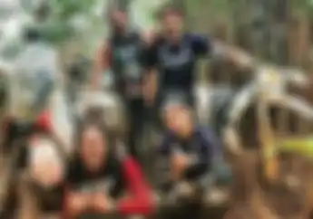 Bikin Hati Tersentuh, Video Artis Darius Sinathrya dan Komunitas Motor Trail Bantu Korban Longsor Bogor, Warga Tersenyum Ceria