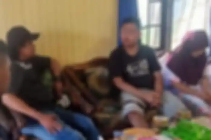 Gilang 'Bungkus' saat ditangkap di rumah pamannya di Kalimantan Tengah