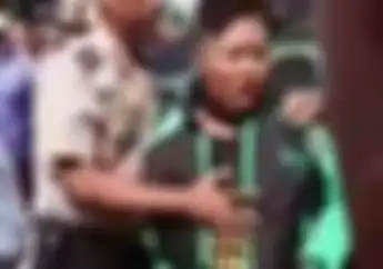 Video Driver Ojol Naik Motor Ninja RR Ditilang Polisi,  Malah Marah dan Menghina