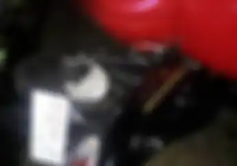 Mabuk Berat, Pemotor Tabrak Angkot, Yamaha Jupiter Z1 Rusak Parah