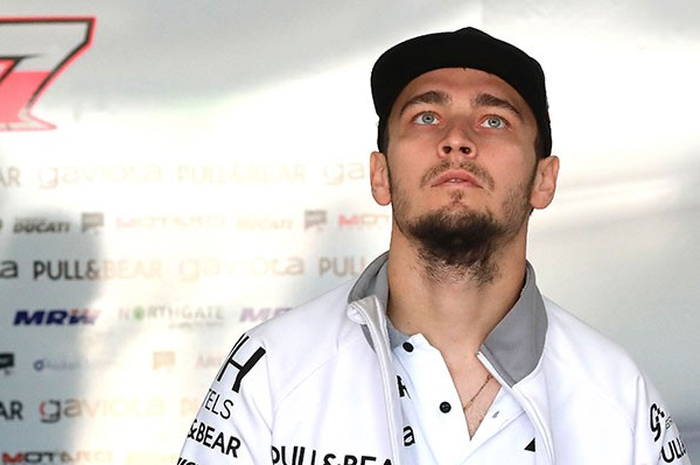 Karel Abraham salut dengan Johann Zarco