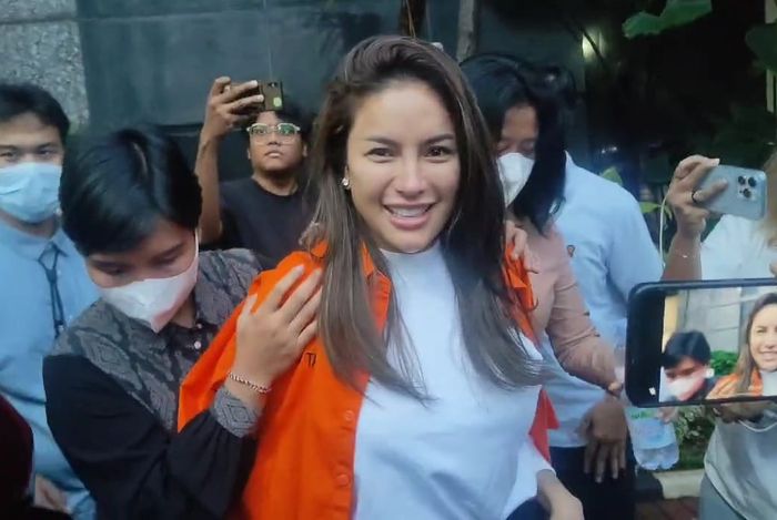 Nikita Mirzani akhirnya resmi ditahan, Selasa (4/3/2025) setelah menjalani pemeriksaan selama 7 jam di Ditreskrimum Polda Metro Jaya.