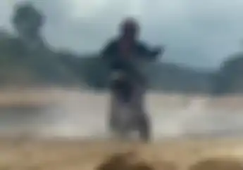Siapa Sangka, Ternyata Motor Vespa Bisa Diajak Adventure Masuk Hutan! Lihat Videonya