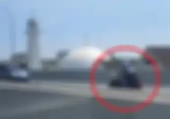 Emak-emak Naik Motor Lewat Jalan Tol Sambil Lawan Arah di Makassar, Polisi Langsung Cari Identitasnya
