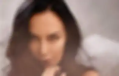 Bersama Kedua Putrinya, Sophia Latjuba Ajak Abdee Slank Hadiri Pernikahan Mantan Suami Keduanya, Potretnya Rangkul Mesra Sang Gitaris Jadi Sorotan, Ada Hubungan Spesial?