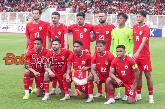 Skuat timnas Indonesia (skuad timnas Indonesia) sedang berfoto bersama di Stadion Madya, Senayan, Jakarta, Minggu (2/6/2024).