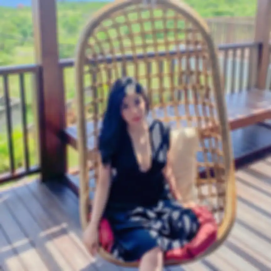 Pesona Cantik dan Seksinya Elvia Cerolline - Dress Hitam