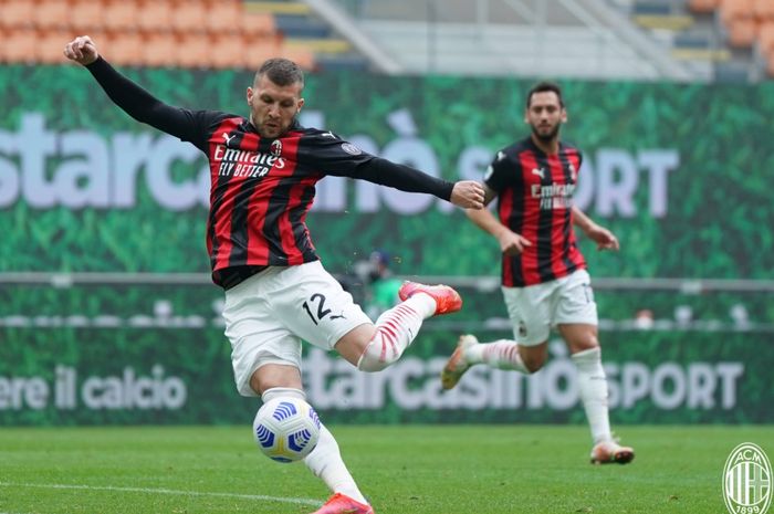 Ante Rebic membawa keunggulan 1-0 bagi AC Milan atas Genoa pada babak pertama laga pekan ke-31 di Liga Italia 2020-2021.