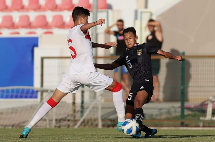 Salah satu penggawa Timnas U-20 Indonesia, Dony Tri Pamungkas (kanan).