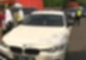 Polisi Razia Mobil Mewah di Cibubur, Pemotor Panik Kocar-kacir Masuk Jalan Tol