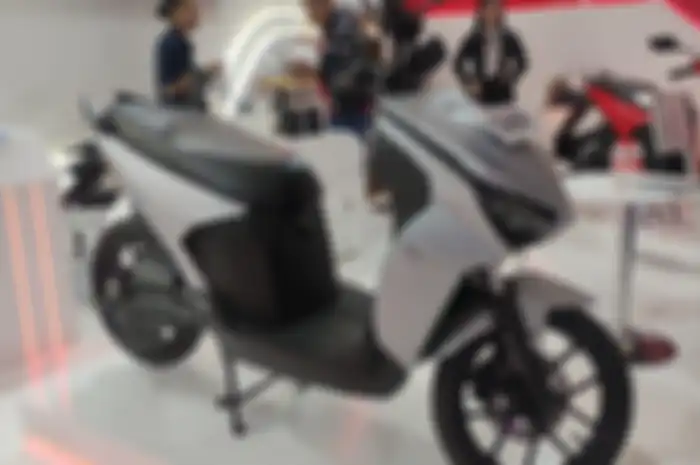 Murah banget harganya, motor listrik Gesits Raya di IIMS 2023 bisa dibawa pulang dengan membayar Rp 1 jutaan.