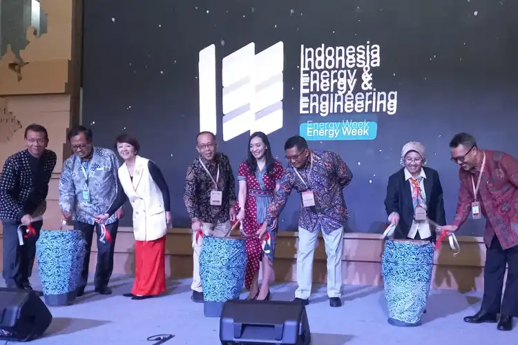 Awas, Bahayanya Baterai Motor Listrik Indonesia Kata Ahli Baterai Lulusan Jerman Bicara di IEE Series 2024