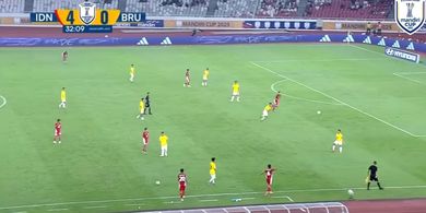 Wasit Putuskan Sah! Ketika Ada 2 Bola di Lapangan Saat Jens Raven Cetak Gol Kelima Timnas U-23 Indonesia ke Gawang Brunei