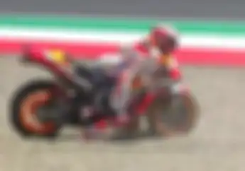 Astaga! Video Saat Fans Valentino Rossi Kasih Jari Tengah Ke Marc Marquez Saat Jatuh