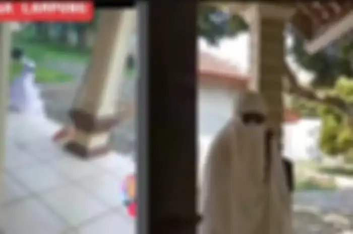 Sosok wanita misterius yang meresahkan warga diamankan jajaran Polres Pringsewu, Lampung. 