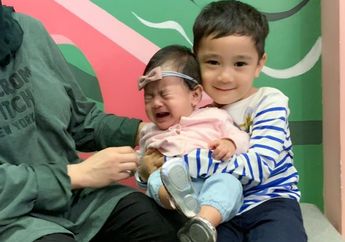 Momen Manis Rafathar Gendong Ansara, Anak Caca Tengker, Mulai dari Dipeluk Hingga Dicium, Gemes Banget!