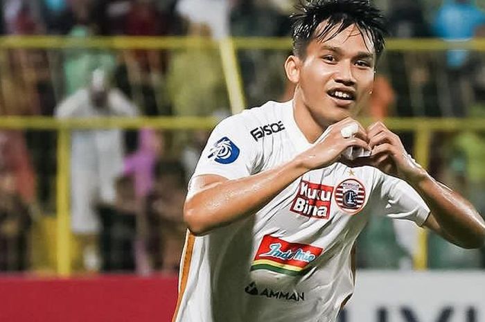 Pemain Persija, Witan Sulaeman menceak gol ke gawang PSM Makassar pada laga pekan ke-18 Liga 1 2023/2024 di Stadion B. J. Habibie, Pare-pare, Jumat (3/11/2023).