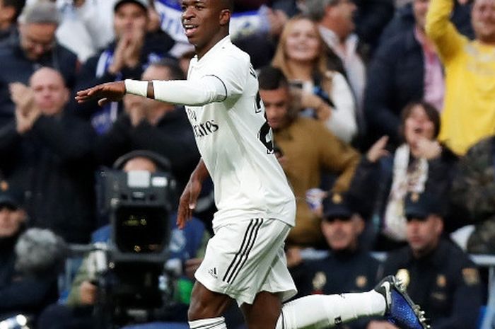 Pemain sayap Real Madrid, Vinicius Jr, disebut menjadi penerus Cristiano Ronaldo yang lebih kuat daripada Neymar.