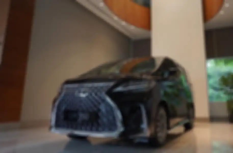 Lexus LM 350 4-Seater punya pelek ring 18 inci