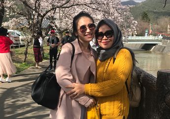 Sukses Jadi Penyanyi Dangdut dengan Bayaran Tinggi, Ternyata Ayu Ting Ting Makan Masih Disuapi sang Bunda