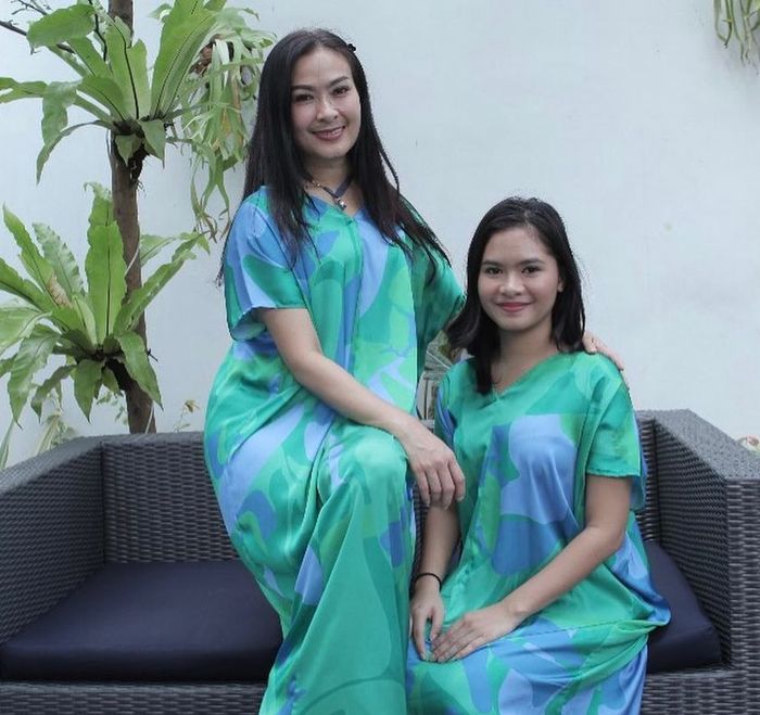 Iis Dahlia dan putrinya, Salshadilla Juwita Indradjaja