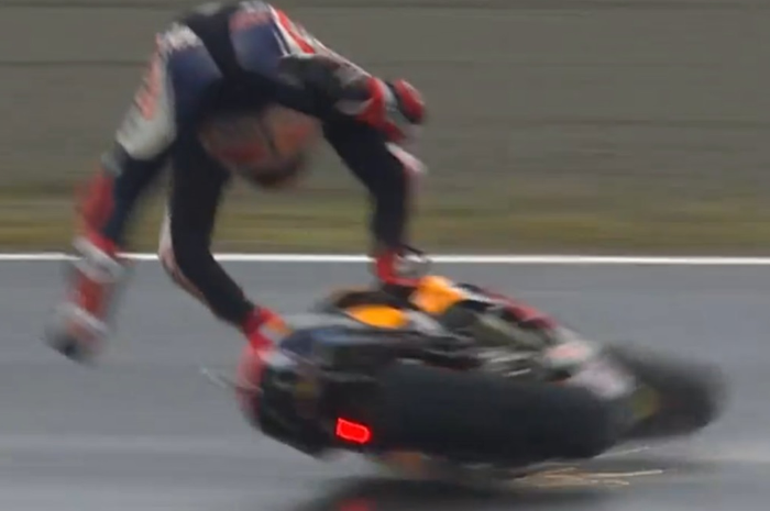 Meski mendominasi, motor Marc Marquez beberapa kali tergilincir