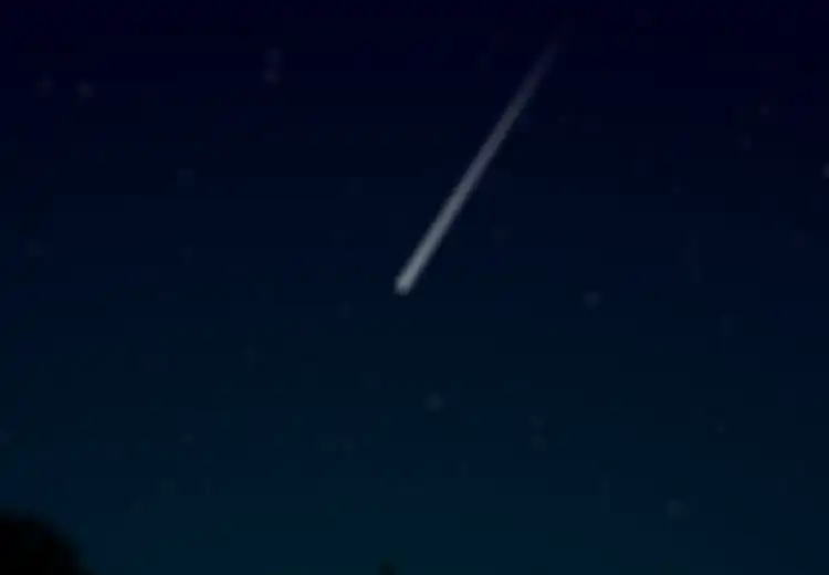 Jangan Sampai Kelewat, Ada Fenomena Hujan Meteor Draconid Mulai Malam Ini hingga 3 Hari ke Depan!
