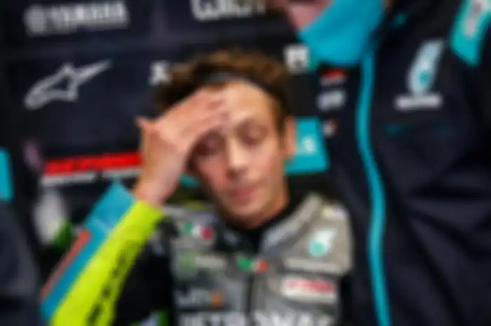 Start dari posisi buncit di MotoGP Emilia Romagna 2021, Valentino Rossi menyebut Yamaha enggak ahli menyetting ECU.