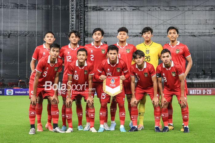 Skuat timnas U-20 Indonesia (skuad timnas U-20 Indonesia) sedang berfoto bersama jelang berlaga dalam pertandingan turnamen Mini Internasional di Stadion Gelora Bung Karno, Senayan, Jakarta, Jumat (17/2/2023).