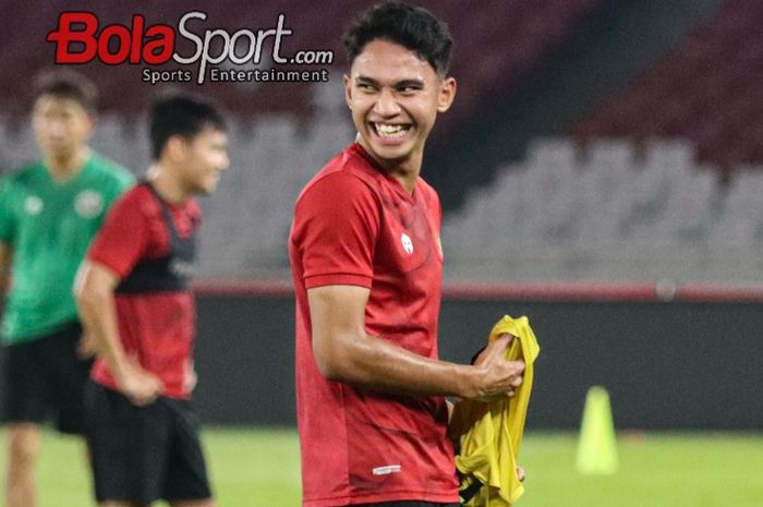 Marselino Ferdinan sedang berlatih bersama timnas Indonesia di Stadion Utama Gelora Bung Karno, Senayan, Jakarta, Rabu (11/10/2023).