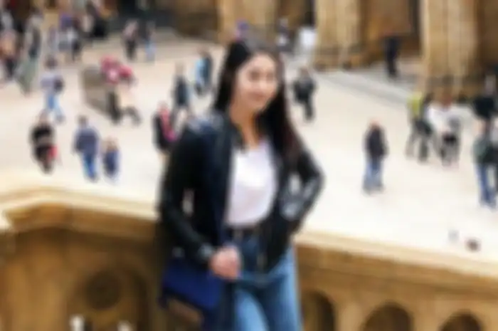 Padu padan jaket kulit ala Winona Willy, adik Nikita Willy
