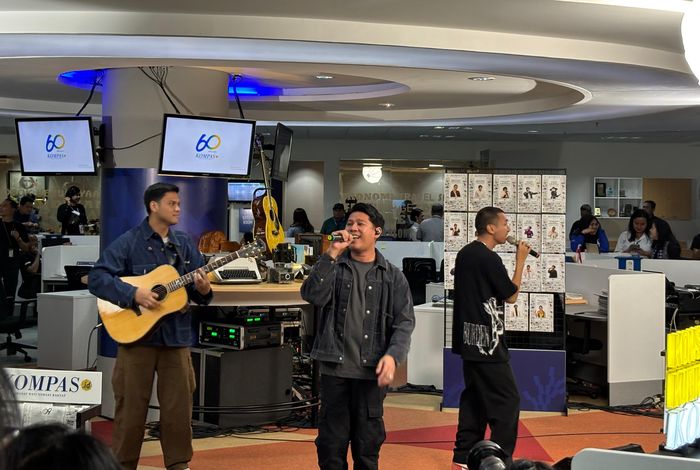 RAN saat tampil Konser Kubikel Kompas yang digelar di Menara Kompas, Tanah Abang, Jakarta Pusat, Senin (30/6/2025).