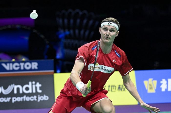 Pebulu tangkis tunggal putra Denmark, Viktor Axelsen, pada perempat final Thomas Cup 2024 melawan Taiwan di Chengdu, China, 3 Mei 2024.