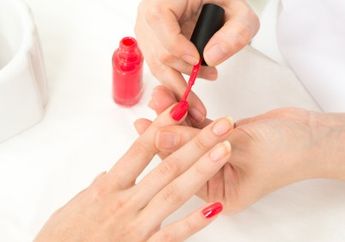  Demi Penampilan Maksimal, Pelajar Pria Ini Nekat Gunakan Kuteks untuk Memutihkan Gigi, Siapa Sangka Ada Bahaya yang Mengintai dalam Kuteks