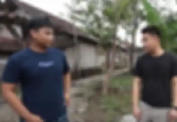 Ponari (kiri) ungkap pernah kerja jadi buruh pabrik dan borongan 
