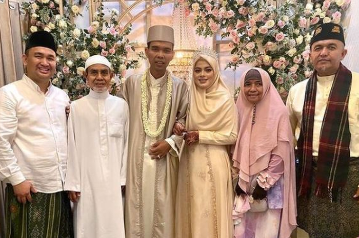 Ustaz Abdul Somad dan istrinya, Fatimah Az Zahra.