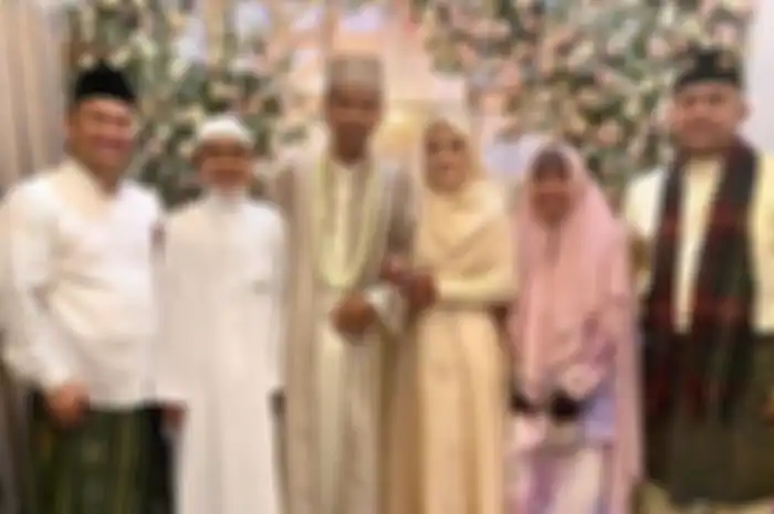 Ustaz Abdul Somad dan istrinya, Fatimah Az Zahra.