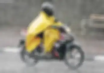 Bukan Untuk Nakutin Pengendara, Ini Himbauan Polri di Musim Hujan