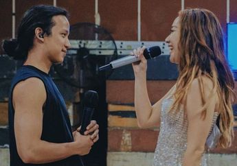 'Nggak Sopan Banget!', Heboh Video Ray Prasetya Cium BCL di Atas Panggung, Mantan Kekasih Hasyakyla Eks JKT84 Banjir Kritikan dari Netizen