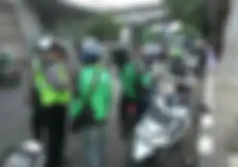 Biang Kerok Kemacetan, Polisi Sikat Habis Driver Ojol Mangkal Sembarangan, Langsung Ditilang