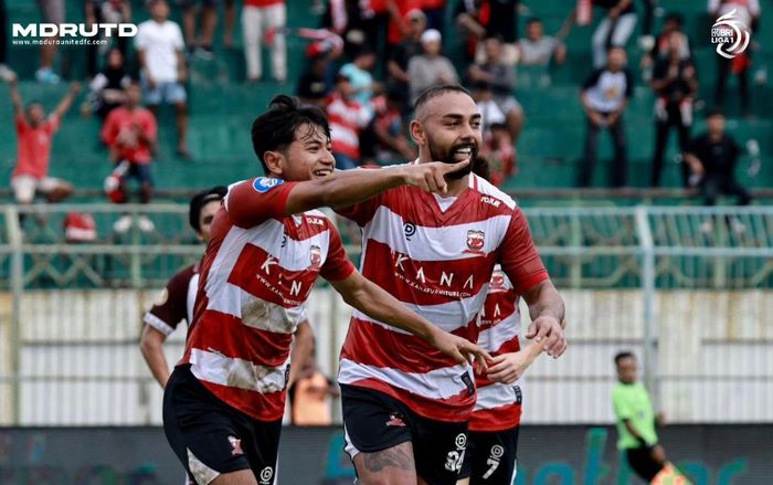 Suasana pertandingan Madura United vs PSM Makassar pada pekan ke-32 Liga 1 2023/2024