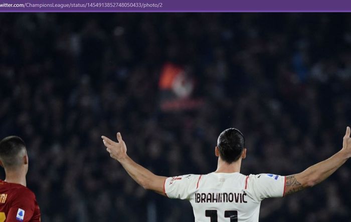 Striker AC Milan, Zlatan Ibrahimovic, merayakan gol ke gawang AS Roma dalam laga Liga Italia di Stadion Olimpico, Minggu (31/10/2021).