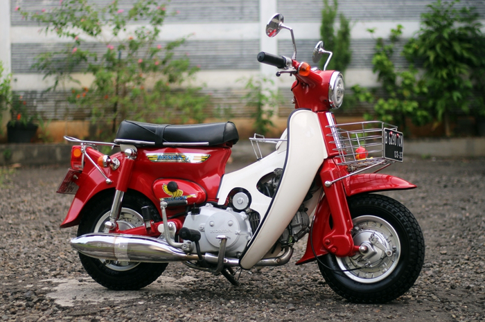 Honda C70 mini bermesin Karisma, imut ya!