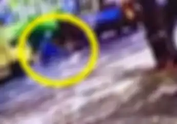 Detik-detik Pemotor Nyaris Kehilangan Nyawa, Lari Saat Truk Nyelonong dan Terjadi Kecelakaan