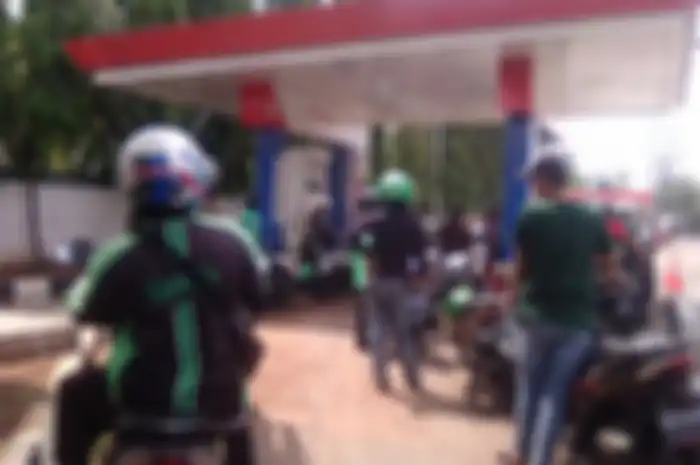 Mulai hari ini, Minggu (5/1/2020) harga bensin (BBM) Pertamina turun harga.