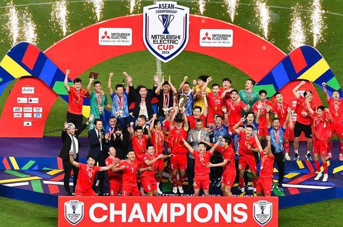 Timnas Vietnam juara Piala AFF atau ASEAN Cup 2024 usai mengalahkan Thailand di partai final dengan skor agregat 5-3.